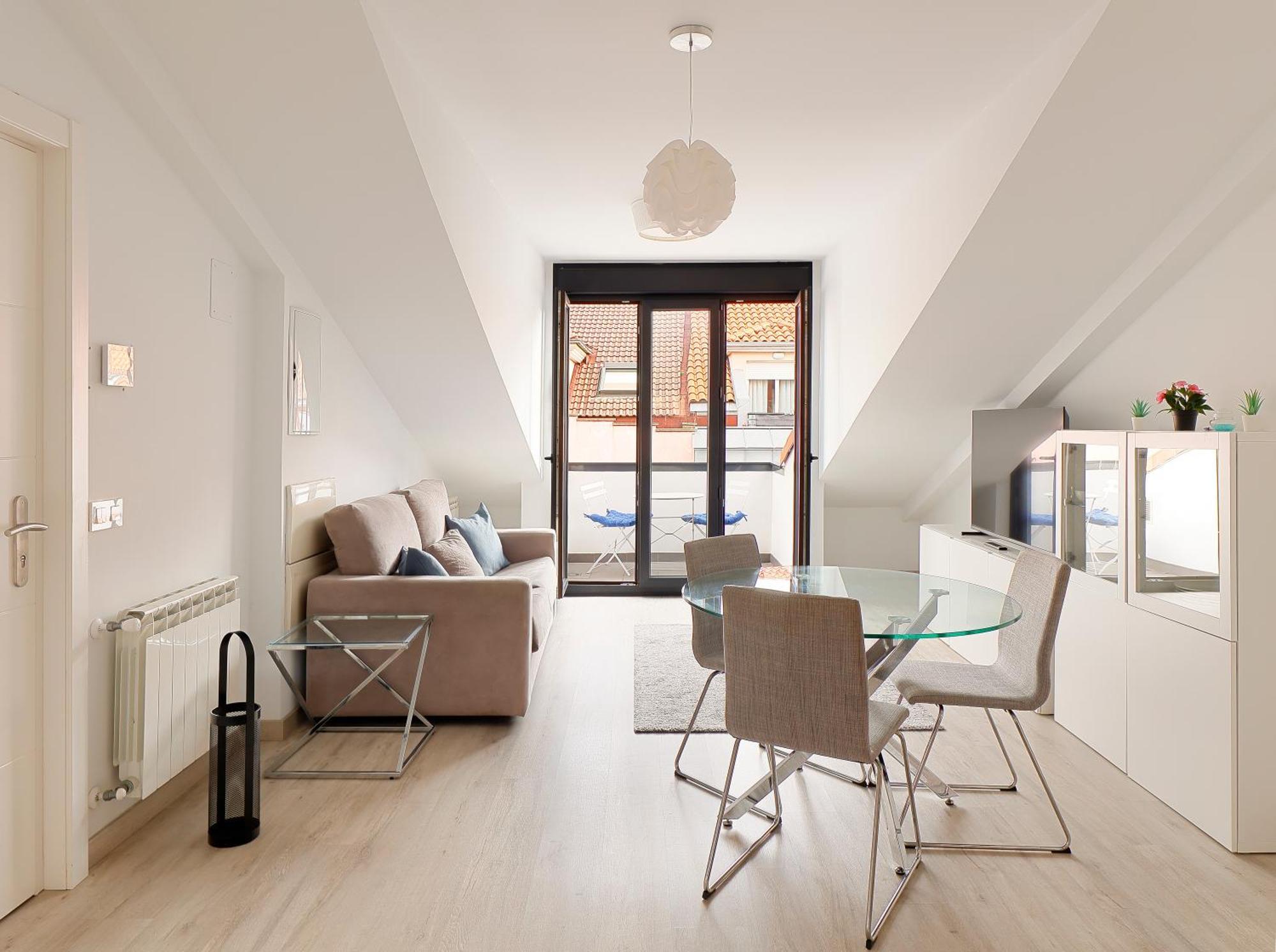 Atico Con Terraza En Playa De San Lorenzo 기욘 외부 사진